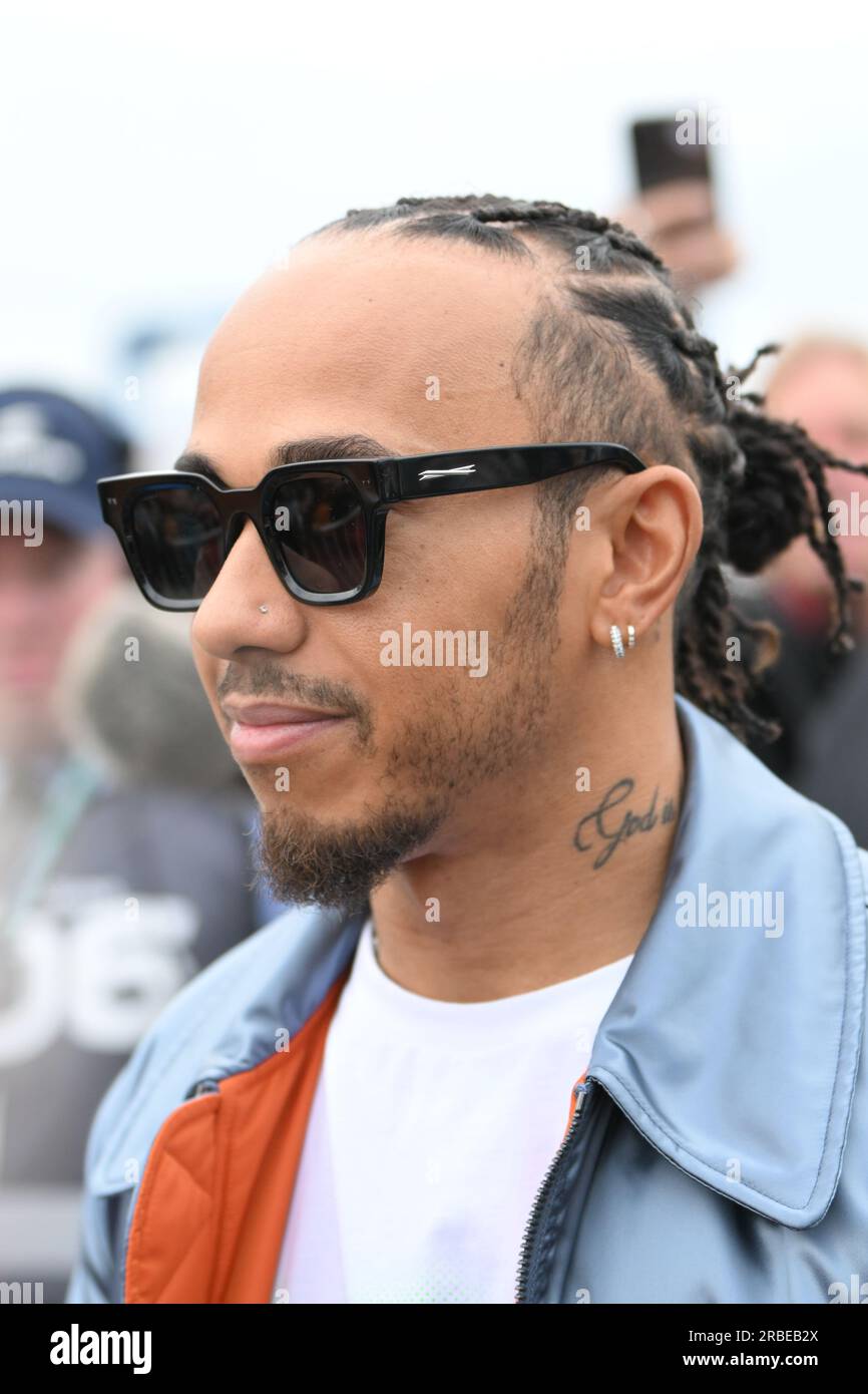 9. Juli 2023: Silverstone Circuit, Northamptonshire, England: Formel 1 2023 Aramco F1 Grand Prix: Wettkampftag; Lewis Hamilton vom Mercedes Team trifft in Silverstone ein Stockfoto