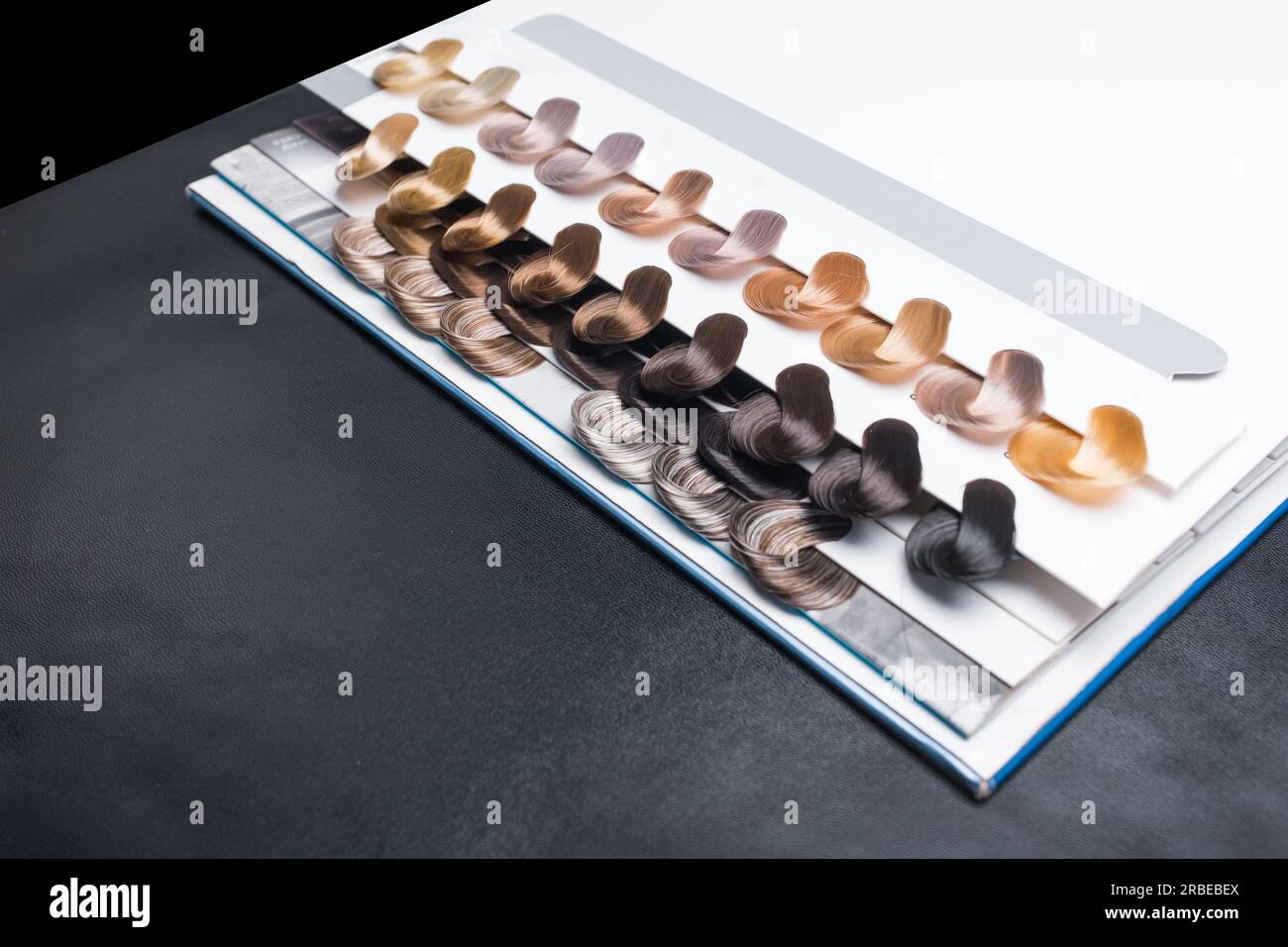 Verschiedene Beispiele Farbpalette Farbfärbung Farbton der Haare Farbton. Stockfoto