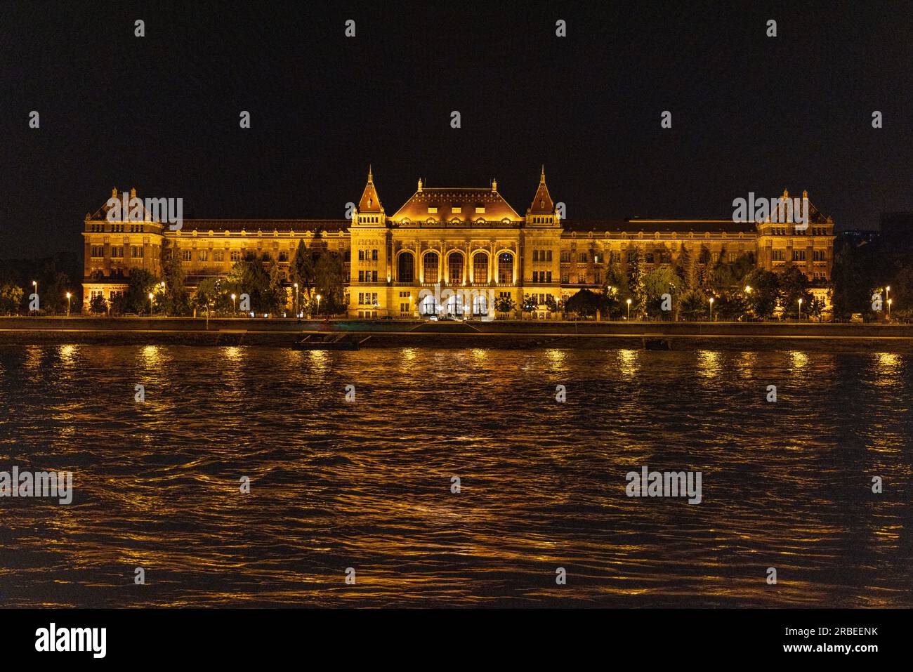 Universität für Technologie und Wirtschaft an der Donau, Buda, Ungarn Stockfoto