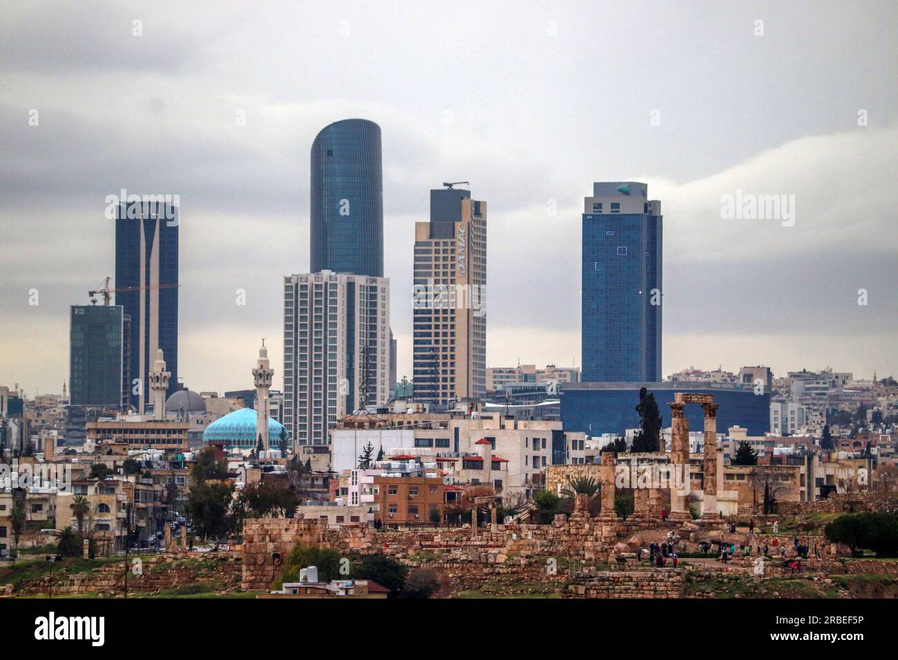 Amman, Jordanien : die gesamte Geschichte von Amman - römisch, arabisch, islamisch, modern (Zitadelle von Amman, arabische Häuser, König Abdullah Moschee, Abdali Towers) Stockfoto