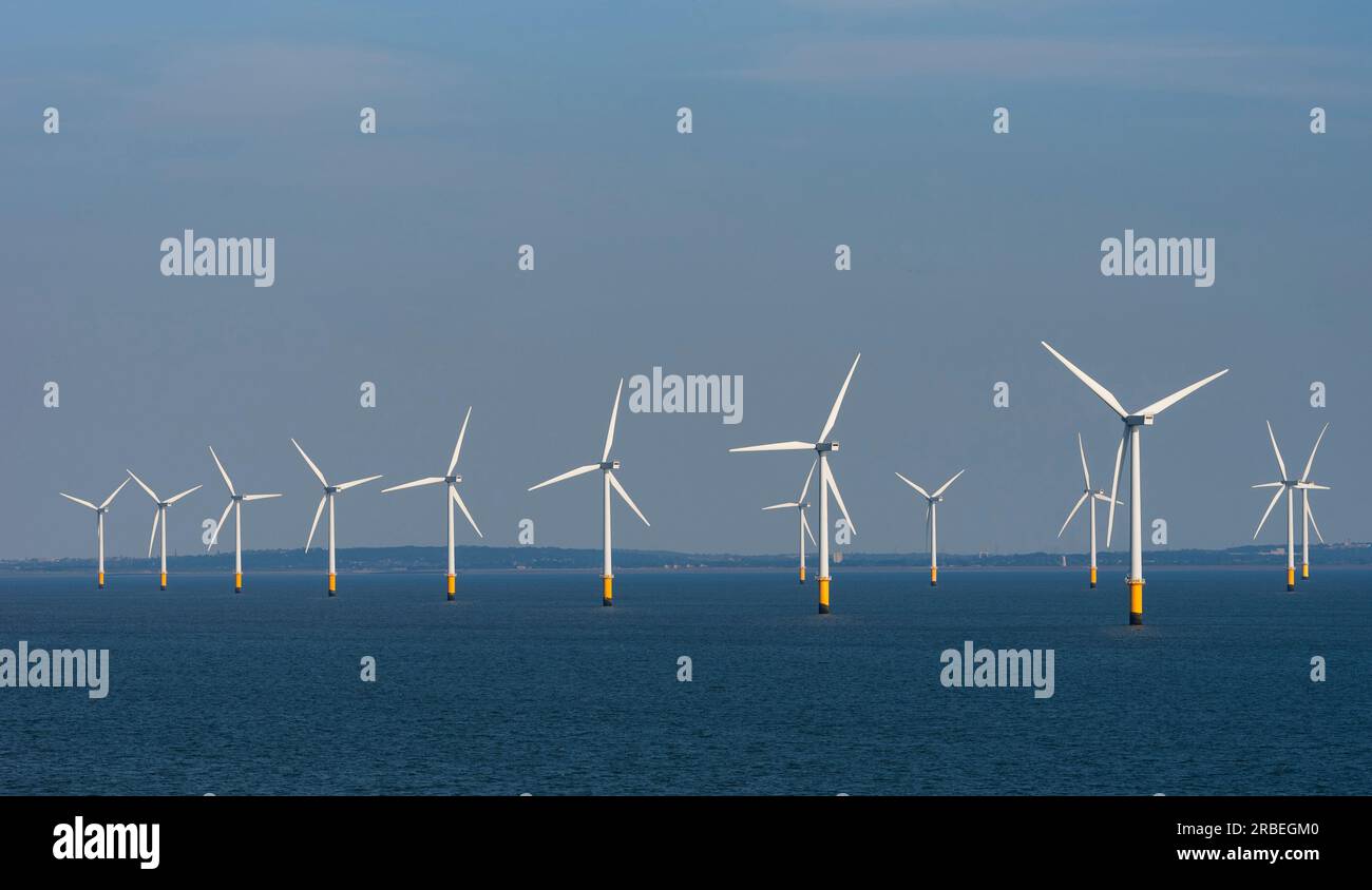 Burbo Bank, Liverpool Bay, England, Großbritannien. 8. Juni 2023 Von den Turbinen auf dem Burbo Windpark vor der britischen Küste aus gesehen. Stockfoto