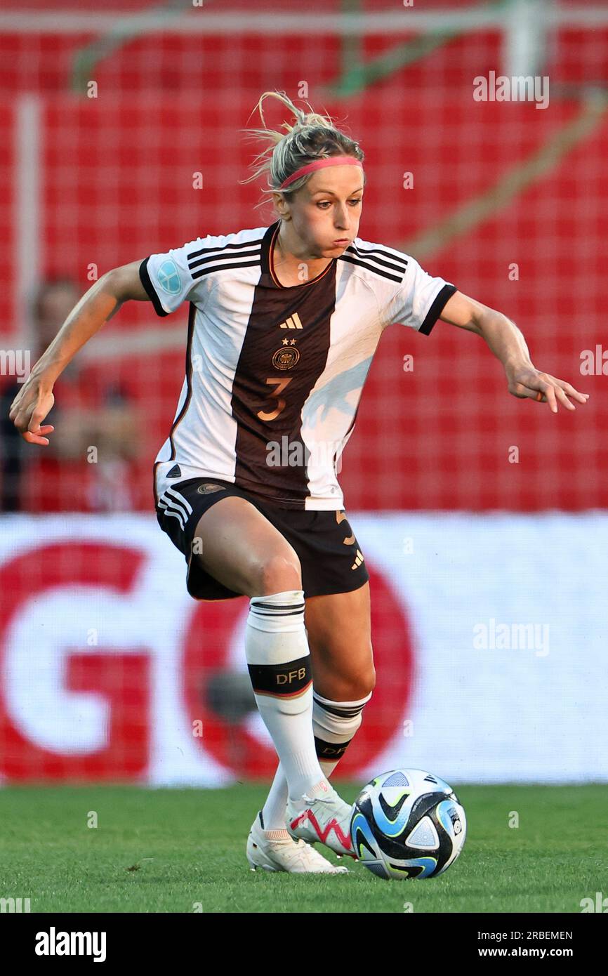 07. Juli 2023, Bayern, Fürth: Fußball, Frauen: Internationale Spiele, Deutschland - Sambia im Sportpark Ronhof Thomas Sommer. Marina Hegering aus Deutschland spielt den Ball. Foto: Daniel Karmann/dpa Stockfoto