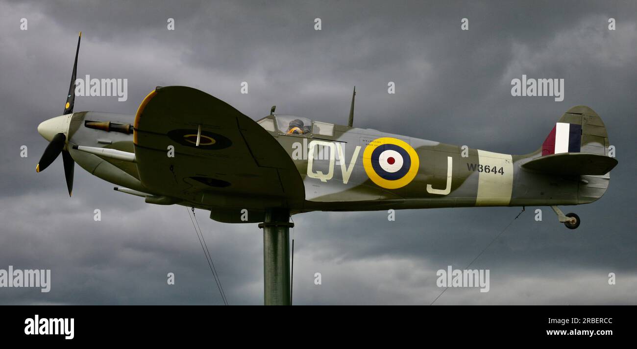 Blick auf das berühmte flugzeug spitfire am Fairhaven Lake, Lytham St Annes, Lancashire, Großbritannien, Europa Stockfoto