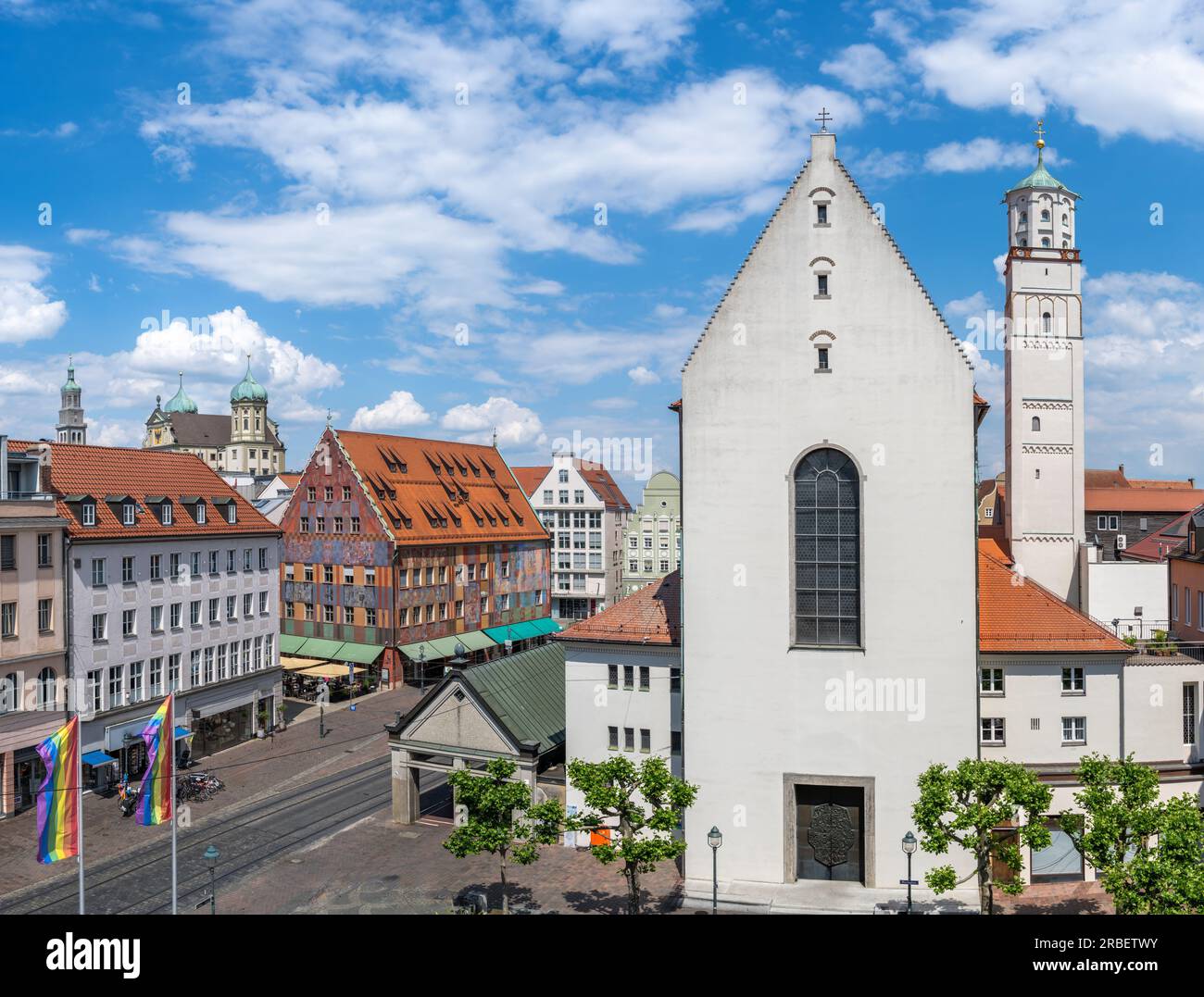 Blick über die historische Stadt Augsburg mit der Curch St. Moritz, das Renaissance-Rathaus und das Weberhaus Stockfoto