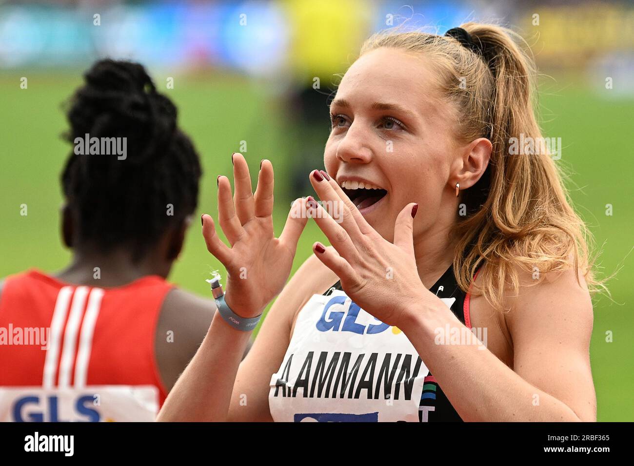 Kassel, Deutschland. 09. Juli 2023. Leichtathletik: Deutsche Meisterschaft in der Auestadion. 800m, Finale, Frauen. Alina Amman jubelt. Kredit: Swen Pförtner/dpa/Alamy Live News Stockfoto