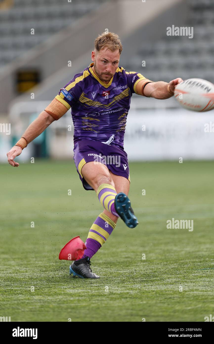 Newcastle, Großbritannien. 11. Juni 2023. Jack Miller von Thunder fügt die Extras zu Mitch Clarks Versuch während des BETFRED Championship-Spiels zwischen Newcastle Thunder und Whitehaven RLFC am Sonntag, den 9. Juli 2023, in Kingston Park, Newcastle, hinzu. (Foto: Chris Lishman | MI News) Kredit: MI News & Sport /Alamy Live News Stockfoto