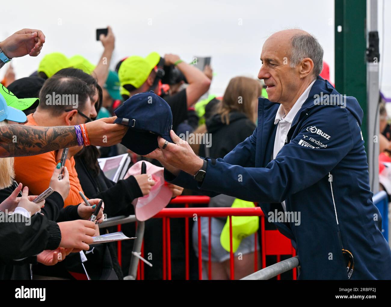 Towcester, Großbritannien. 09. Juli 2023. Silverstone, Towcester, Northamptonshire, Großbritannien, am 09 2023. Juli. Franz Tost, Teamleiter von AlphaTauri, trifft am Wettkampftag beim Aramco British Grand Prix in der Formel 1 in Silverstone, Towcester, Northamptonshire, Großbritannien, am 09 2023. Juli in der Paddock-Region ein. Kredit: Francis Knight/Alamy Live News Stockfoto