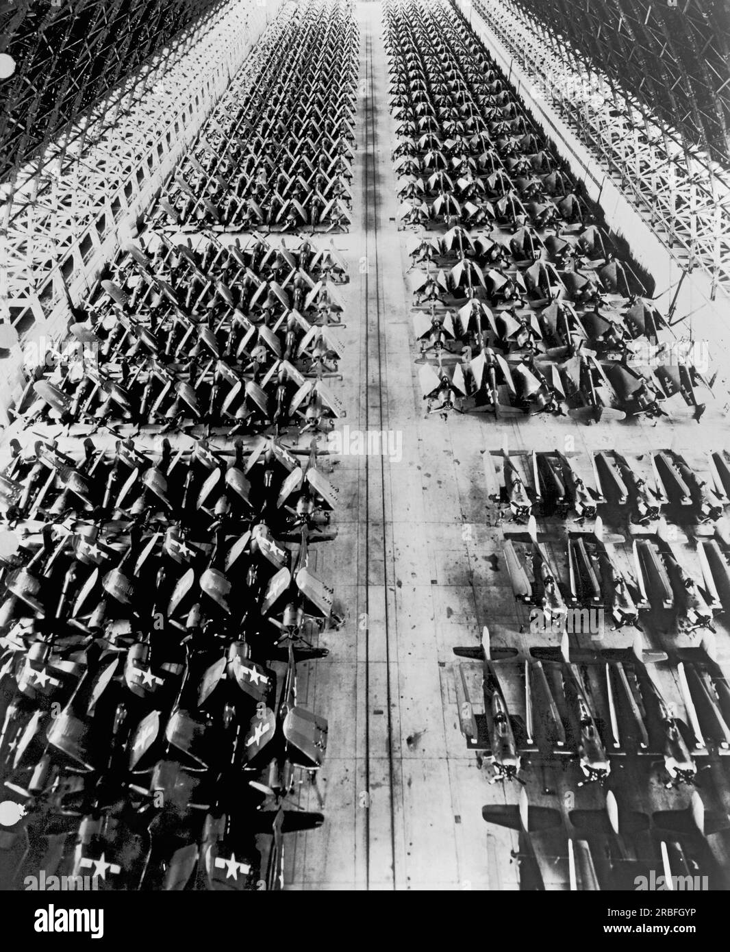 Weeksville, North Carolina: Mai, 1951 Tausend Navy-Flugzeuge im Lager nach dem Zweiten Weltkrieg gegen einen zukünftigen Notfall. Die Politik zahlte sich mit dem Ausbruch der Feindseligkeiten in Korea aus. Stockfoto