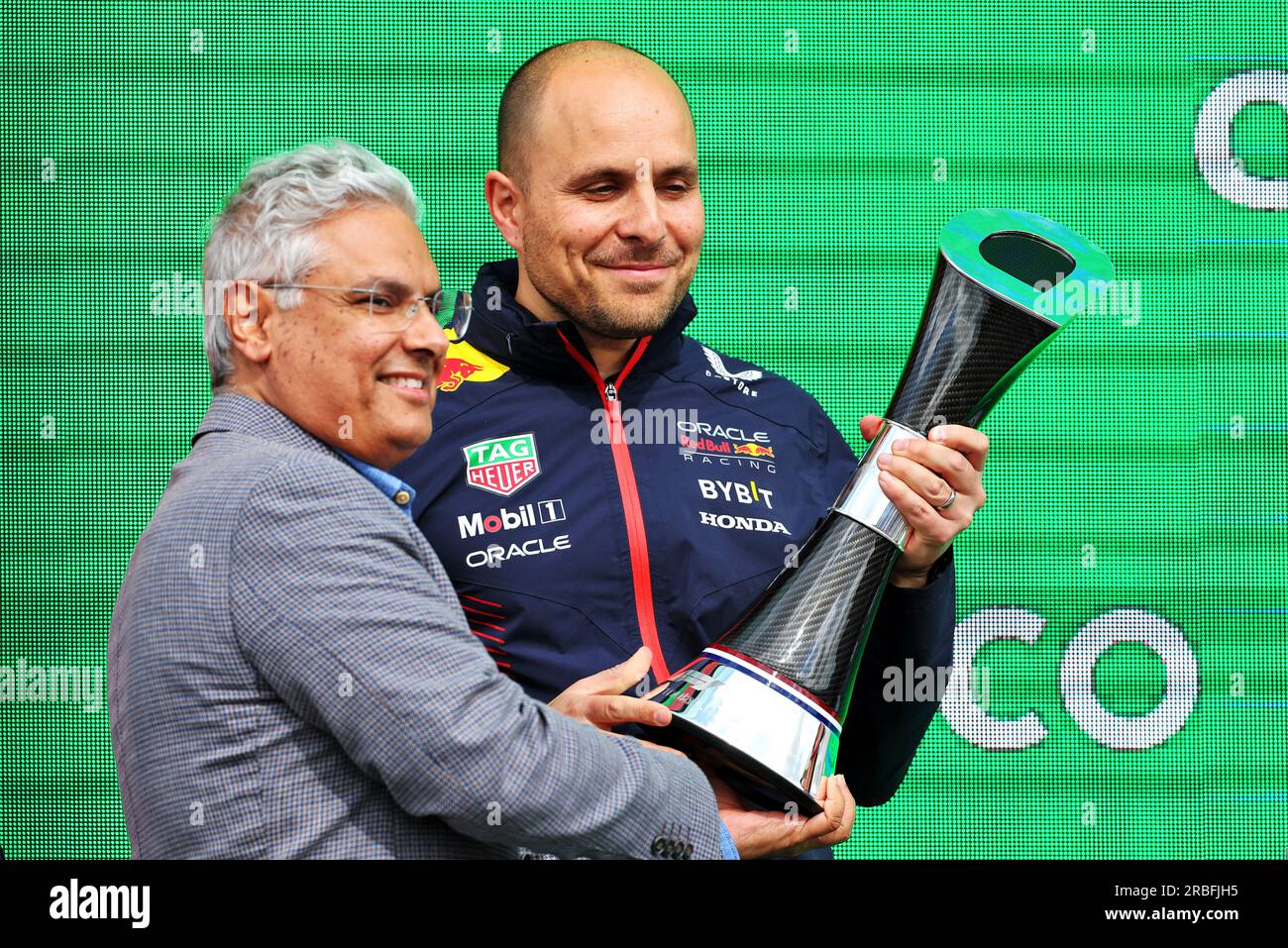 Silverstone, Großbritannien. 09. Juli 2023. Gianpiero Lambiase (ITA) Red Bull Racing Engineer feiert auf dem Podium. 09.07.2023. Formel-1-Weltmeisterschaft, Rd 11, British Grand Prix, Silverstone, England, Wettkampftag. Das Foto sollte wie folgt lauten: XPB/Press Association Images. Kredit: XPB Images Ltd/Alamy Live News Stockfoto