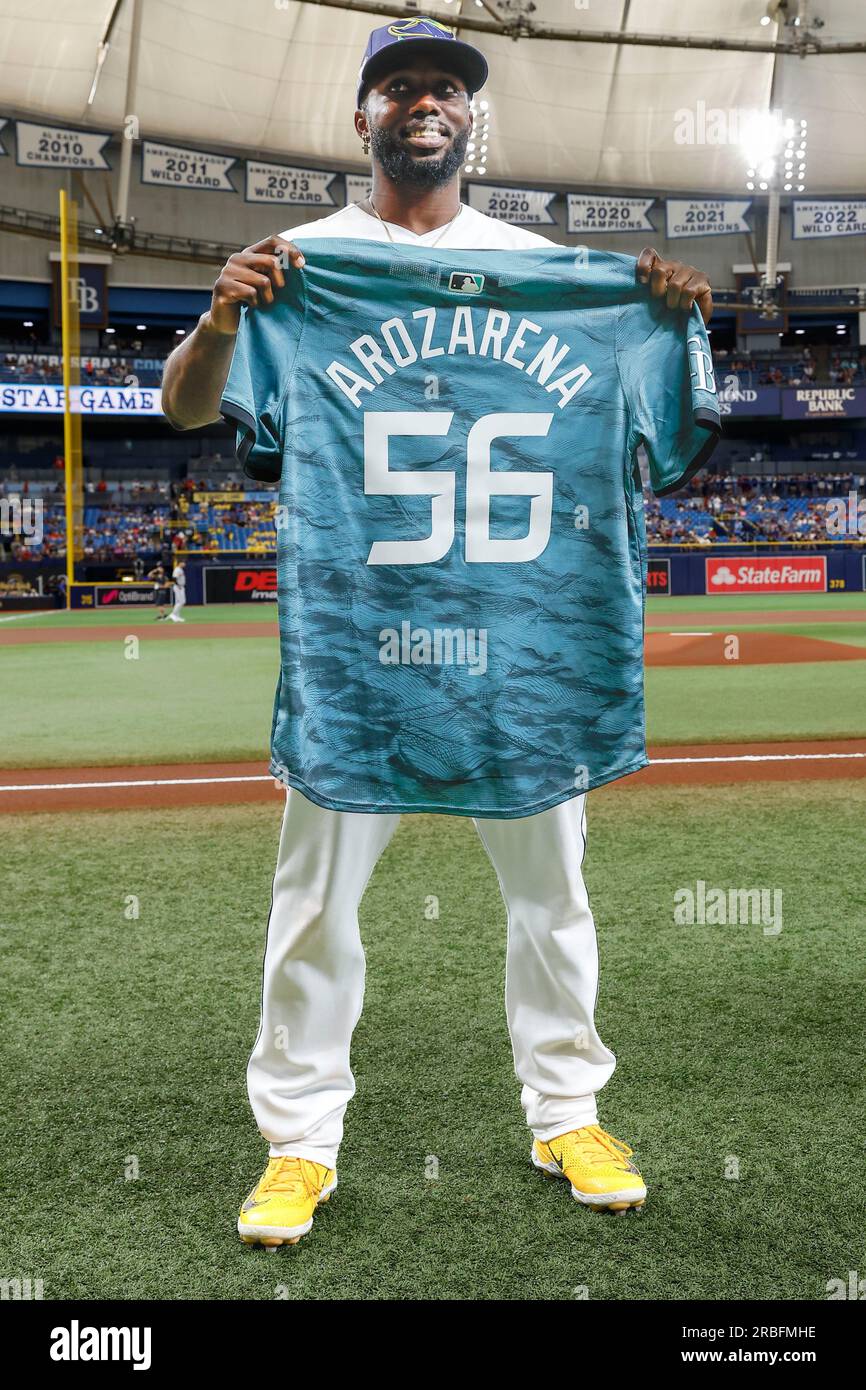 St. Petersburg, Florida, USA; Tampa Bay Rays Left Fielder Randy Arozarena (56) wurde vor einem MLB-Spiel A mit seinem American League All Star Trikot präsentiert Stockfoto