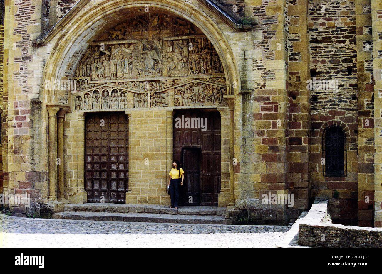 Portal, Abteikirche Saint Foy, Conques, Frankreich 1100 von Romanesque Architecture Stockfoto