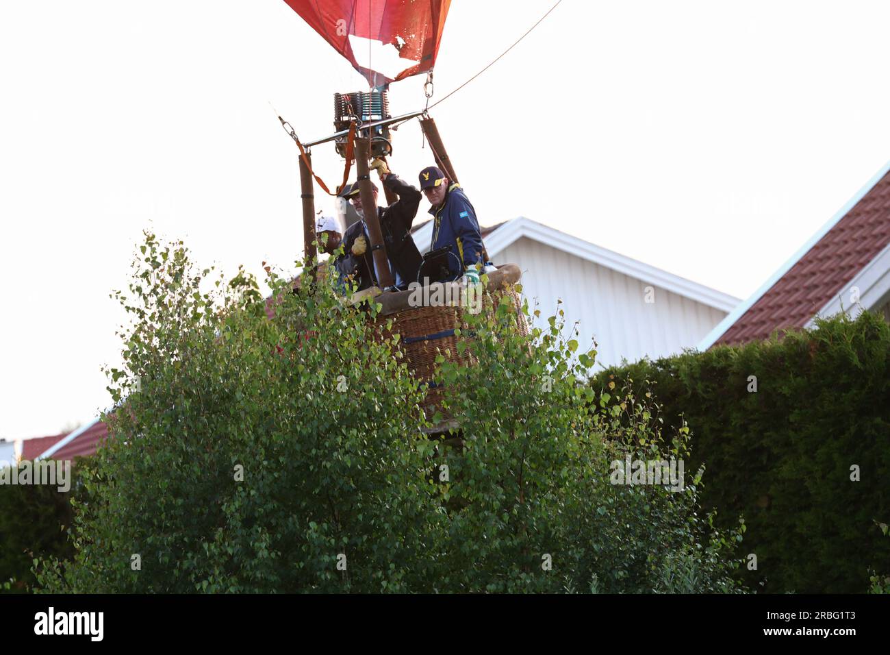 Jönköping, Schweden. 9., Juli 2023. Heißluftballons in Jönköping, Schweden, während des schwedischen Pokals, Andréedagarna, am Sonntagabend. Kredit: Jeppe Gustafsson/Alamy Live News Stockfoto