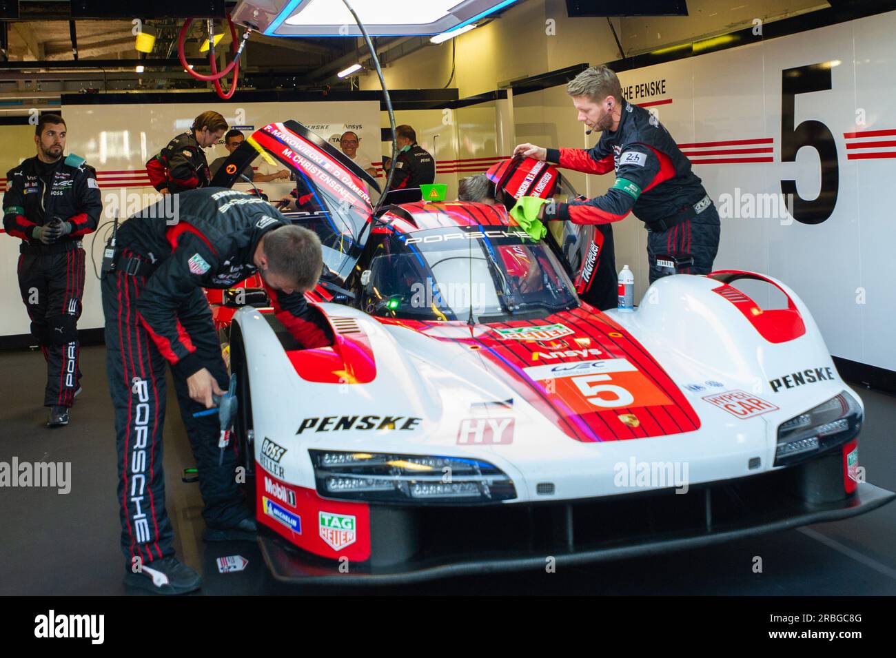 Monza Circuit, Monza, Lombardei, Italien. 9. Juli 2023. FIA-Weltausdauermeisterschaft 2023, 6 Stunden Monza; Motorsportteam Porsche Penske wartet auf das Rennen Guthaben: Action Plus Sports/Alamy Live News Stockfoto