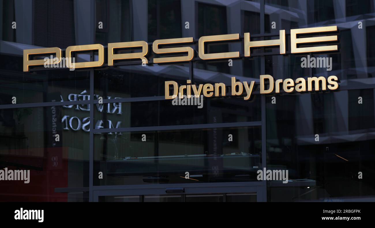 Porsche Brand Store, Logo, Retail Store, Dorotheen Quartier, Stuttgart, Baden-Württemberg, Deutschland Stockfoto