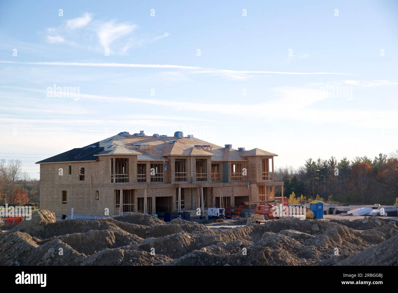 Eine neue Baustelle mit Bautätigkeit Stockfoto