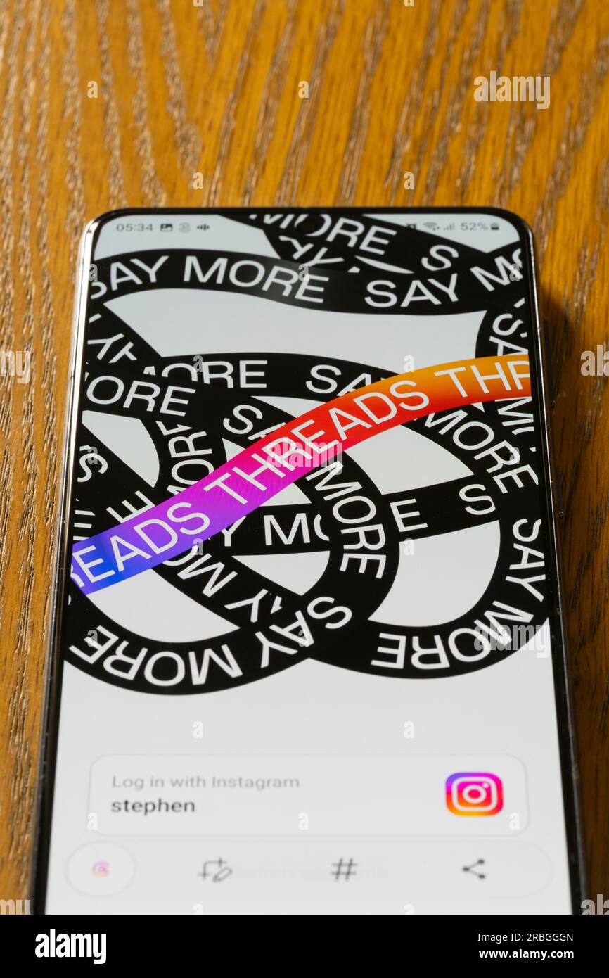 Threads, eine Instagram App von Meta, Start-/Ladebildschirm, der das Wort Threads auf einem Samsung Galaxy Smartphone-Bildschirm wiedergibt. UK Stockfoto