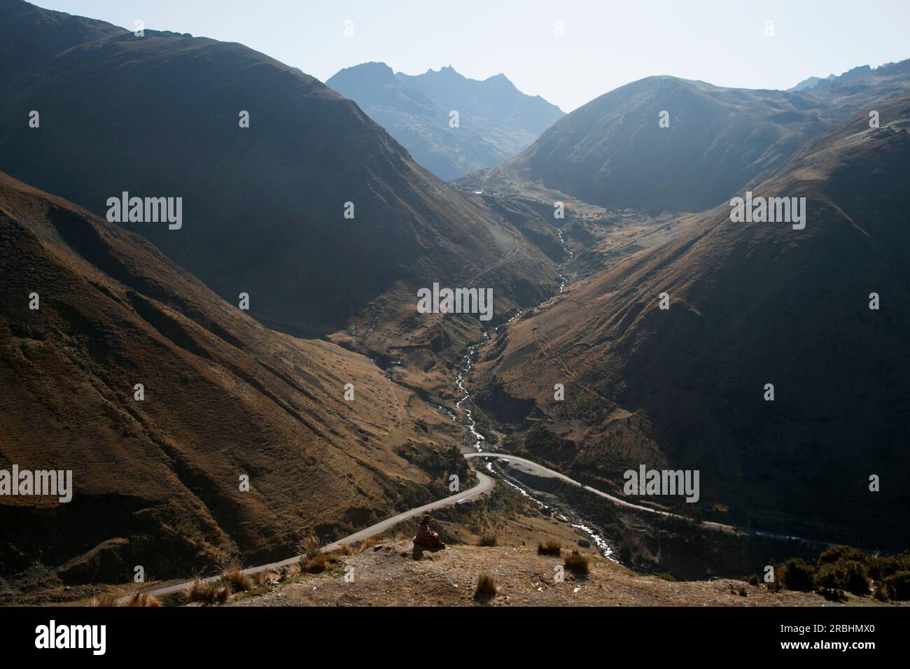 Blick auf das heilige Tal in Peru vom höchsten Punkt der Bergkette in Abra Malaga. Stockfoto