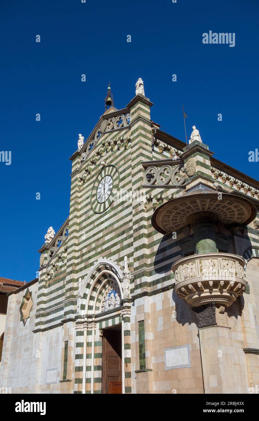 Kathedrale des Heiligen Stephen in Prato mit der wunderschönen äußeren Kanzel, dekoriert vom berühmten italienischen Renaissance-Künstler Donatello im 15. Jahrhundert Stockfoto