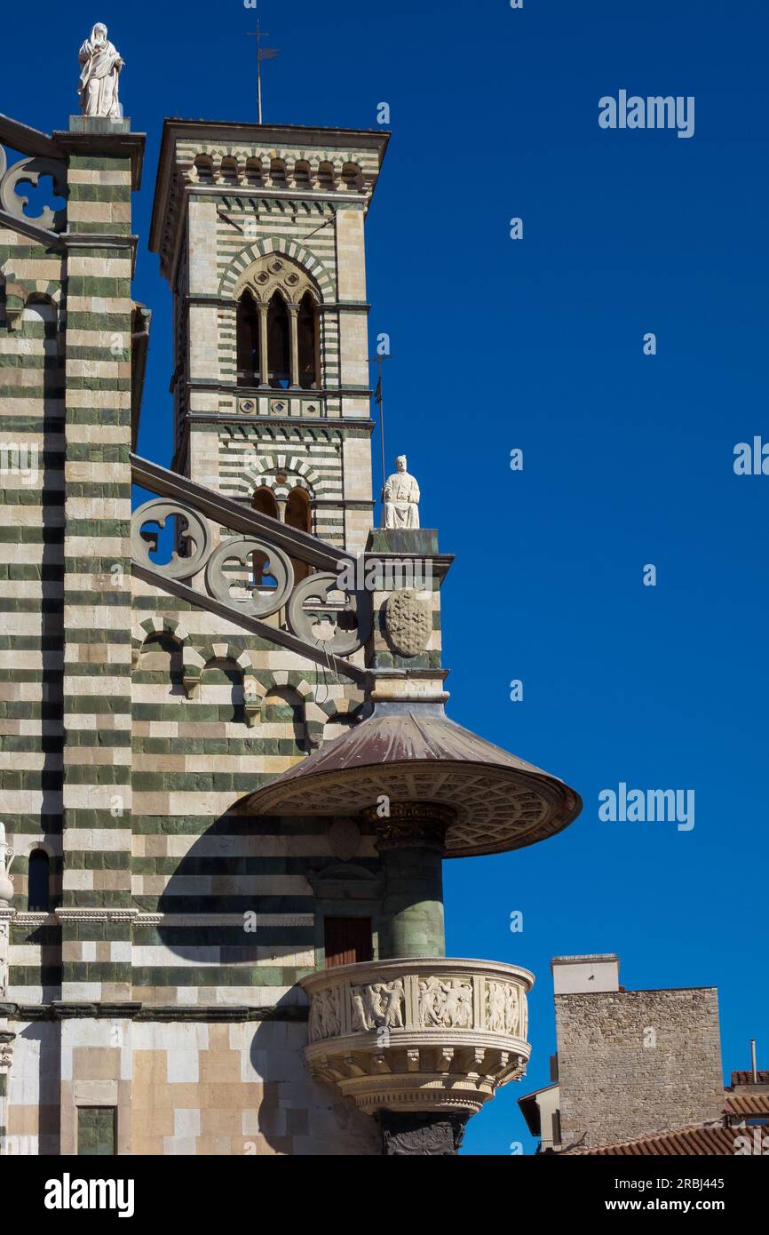 Mittelalterliche und Renaissance-Architektur in Prato. Kathedrale St. Stephen mit der wunderschönen äußeren Kanzel, dekoriert vom berühmten italienischen Künstler D. Stockfoto