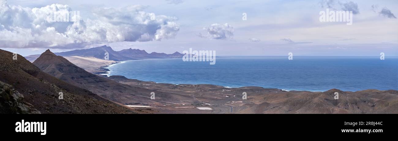 Fuerteventura - Panoramablick vom Montana Cardon über die Westküste bis zum Jandia-Massiv Stockfoto