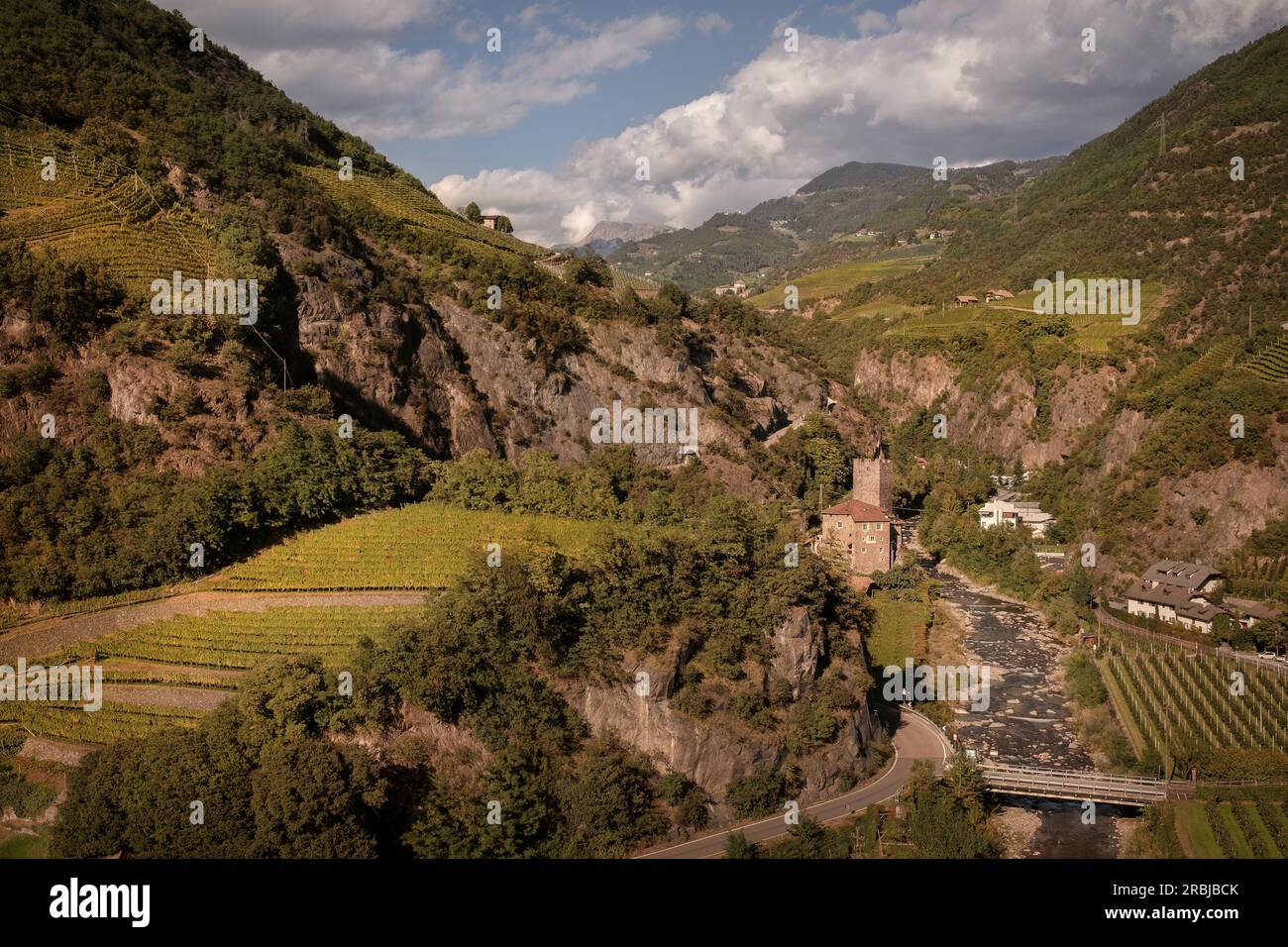 Blick vom Schloss Runkelstein zum Schloss Ried, Bozen, Trentino, Südtirol, Italien, Alpen, Europa Stockfoto