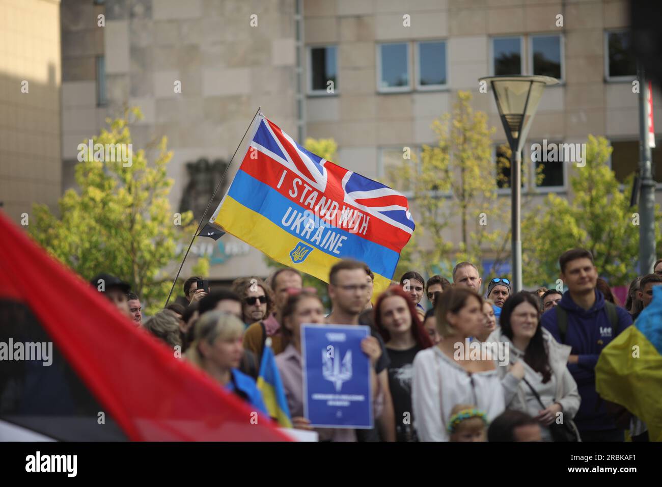 Vilnius, Litauen, 09. Juli 2023. Die Menschen versammeln sich in Vilnius in einer Kundgebung, in der die Ukraine aufgefordert wird, der NATO beizutreten. Tim Irland. Kredit: Tim Ireland/Alamy Live News Stockfoto