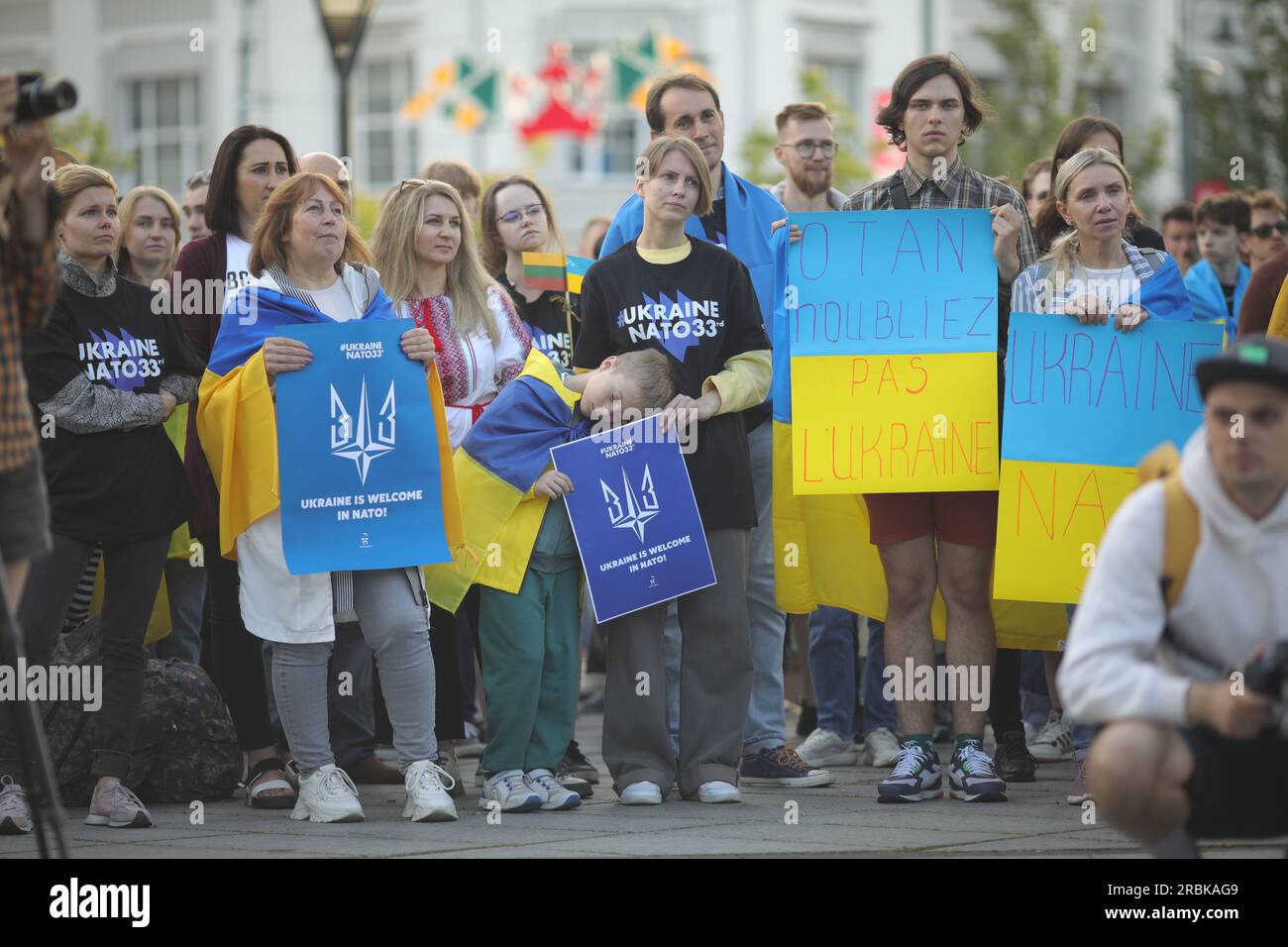 Vilnius, Litauen, 09. Juli 2023. Die Menschen versammeln sich in Vilnius in einer Kundgebung, in der die Ukraine aufgefordert wird, der NATO beizutreten. Tim Irland. Kredit: Tim Ireland/Alamy Live News Stockfoto