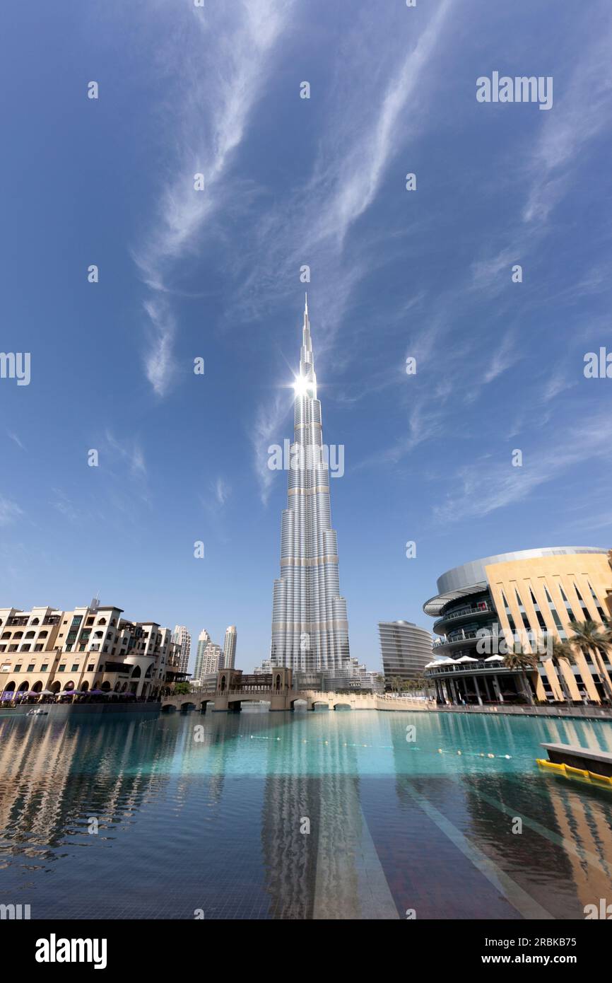 Vereinigte Arabische Emirate, Dubai, der legendäre Burj Khalifa Wolkenkratzer, das höchste Gebäude der Welt im März 2013 auf 829,8 m (2.722 ft). Stockfoto
