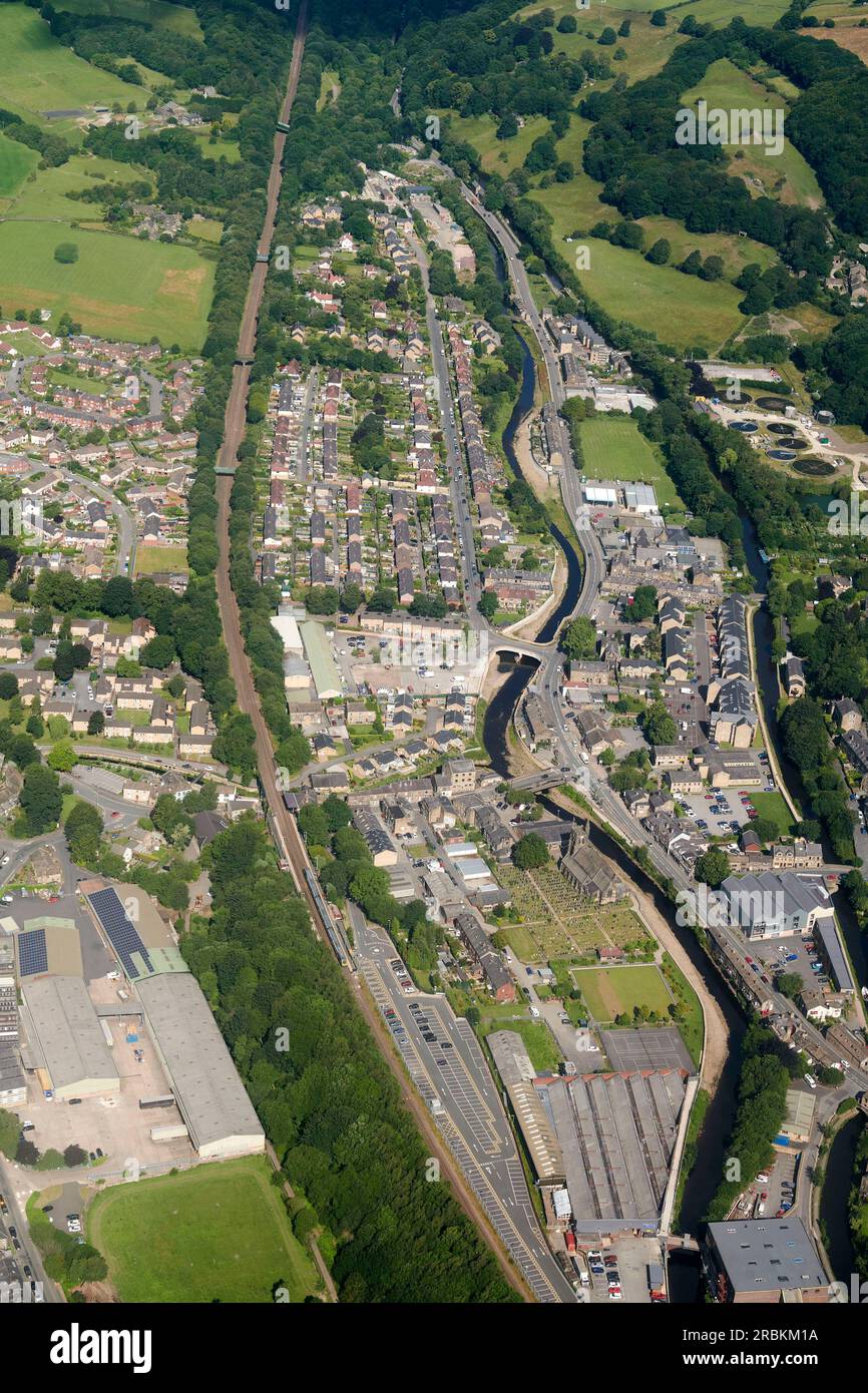 Die Stadt Mytholmroyd in der Mitte von pennine, im calder Valley, West Yorkshire, Nordengland, Großbritannien Stockfoto