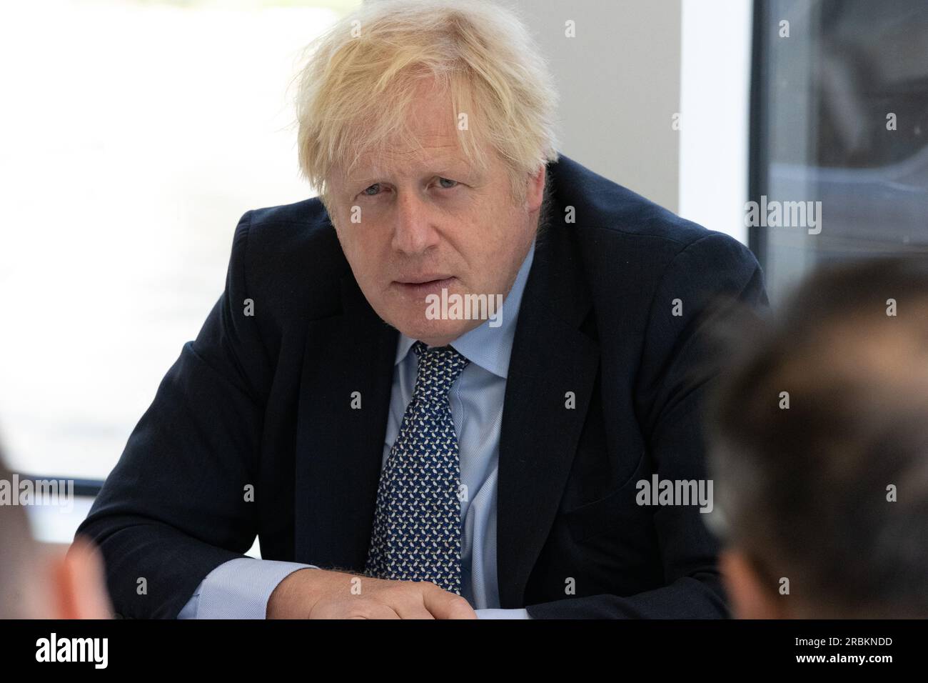 Boris Johnson trifft sich mit Wealdstone fc und KSMIC of London während des Treffens am Widewater Place, Uxbridge (Darren Campbell) darren1972@gmail.com Self Stockfoto