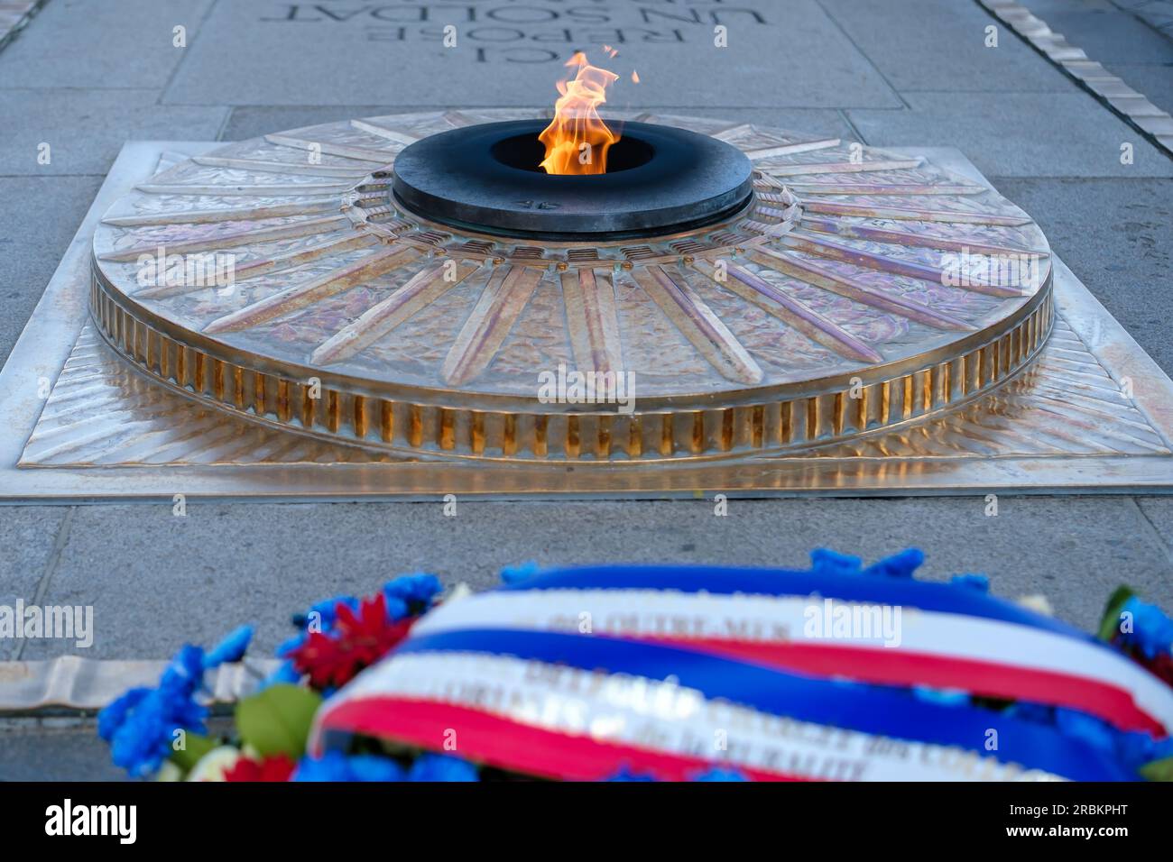 Aufschrei In Paris Zigarette Am Denkmal Der Ganze Aufschrei Um Den Verlorenen Aufenthaltstitel - dymquy2