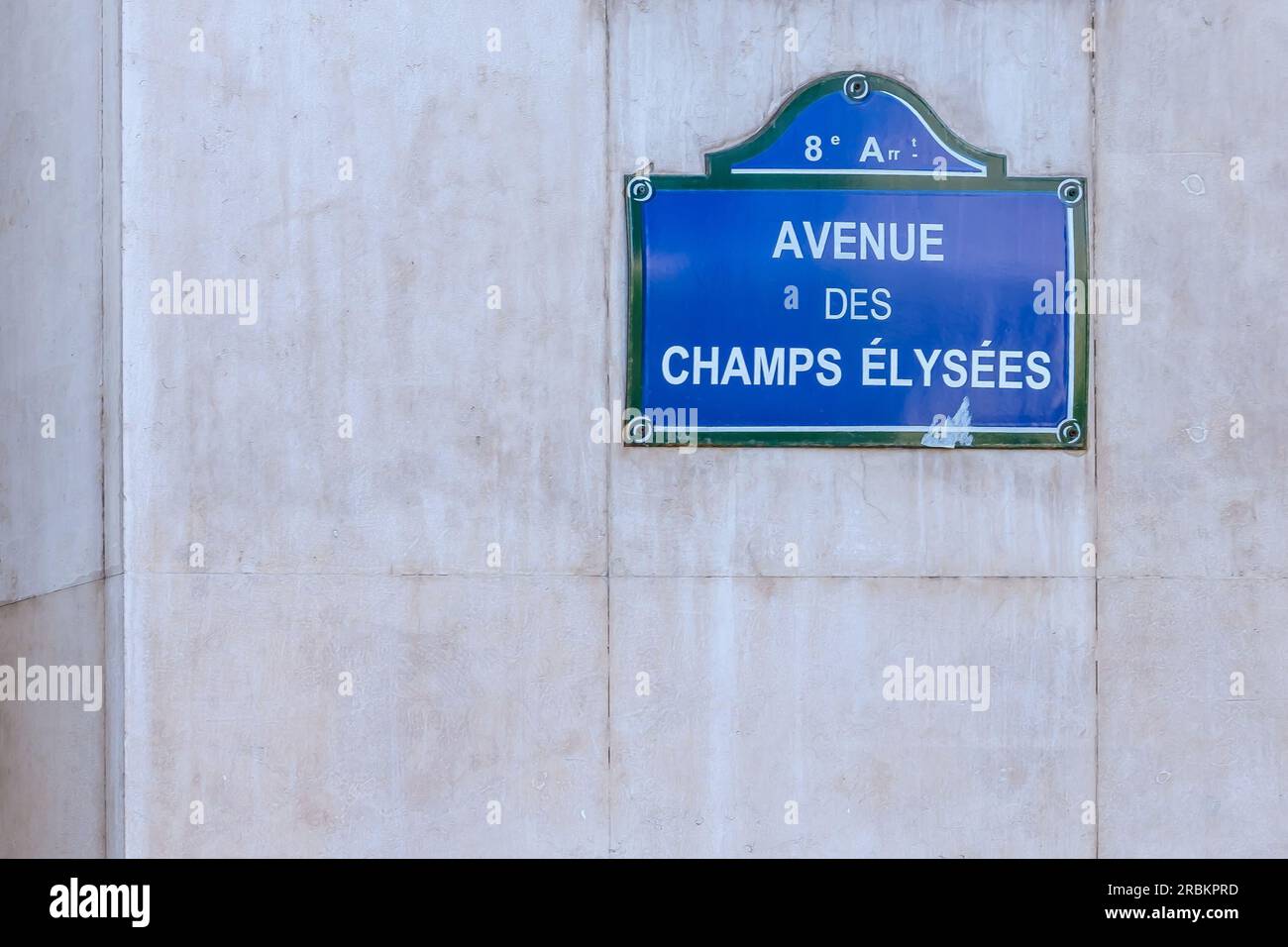 Blick auf das Straßenschild der berühmten Avenue Champs Elysee in Paris, Frankreich Stockfoto