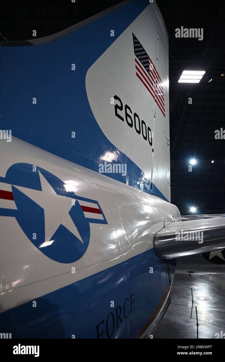 Heckabschnitt der Air Force One, bekannt als SAM26000, eine modifizierte Boeing 707, die erstmals von John F. Kennedy verwendet wurde, ist im US Air Force National Museum ausgestellt. Stockfoto