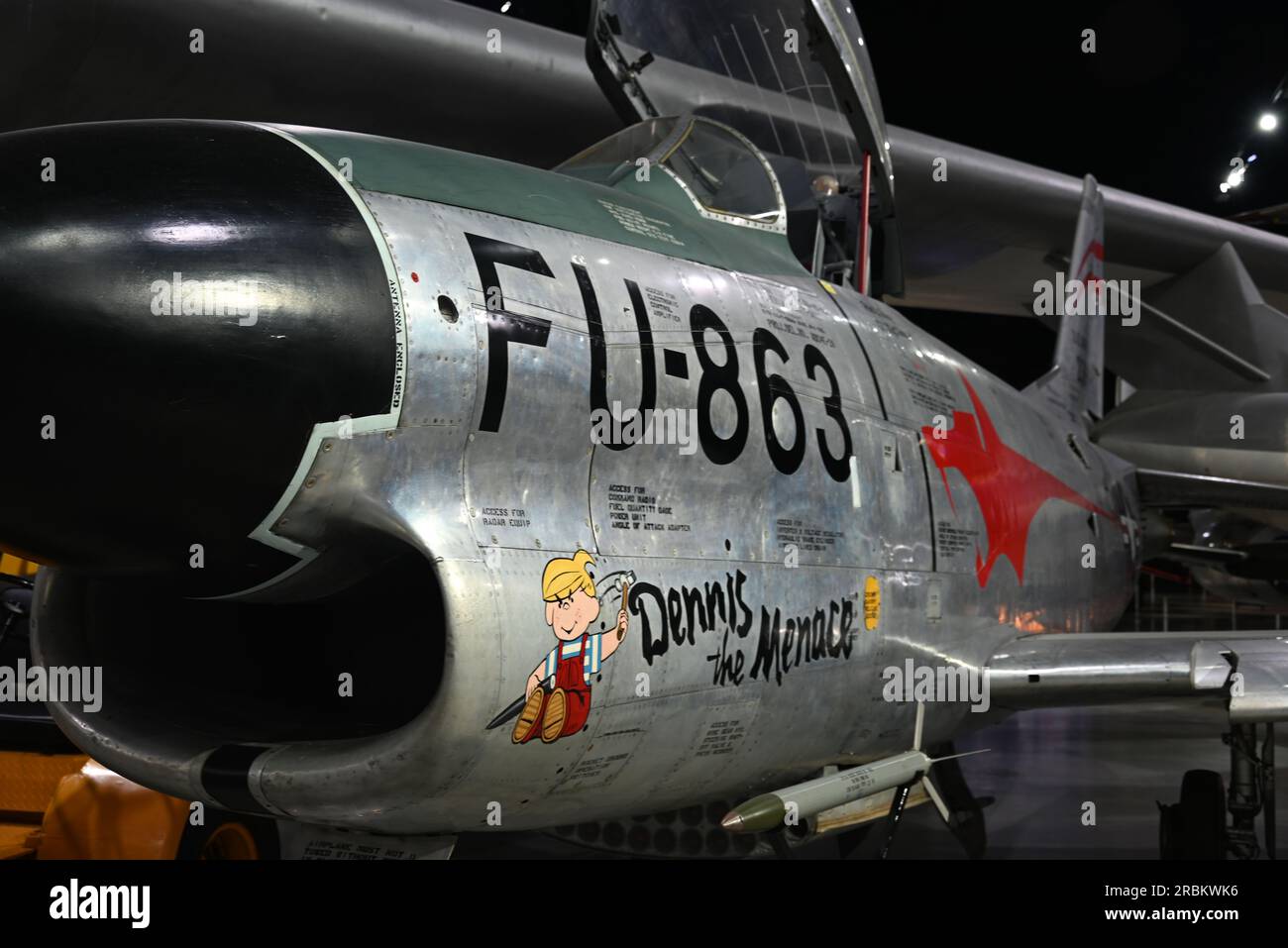 Ein USAF F-86D Sabre-Angriffsflugzeug, das im ersten Irakkrieg eingesetzt wurde, wird im US Air Force National Museum in Dayton, Ohio, ausgestellt. Stockfoto