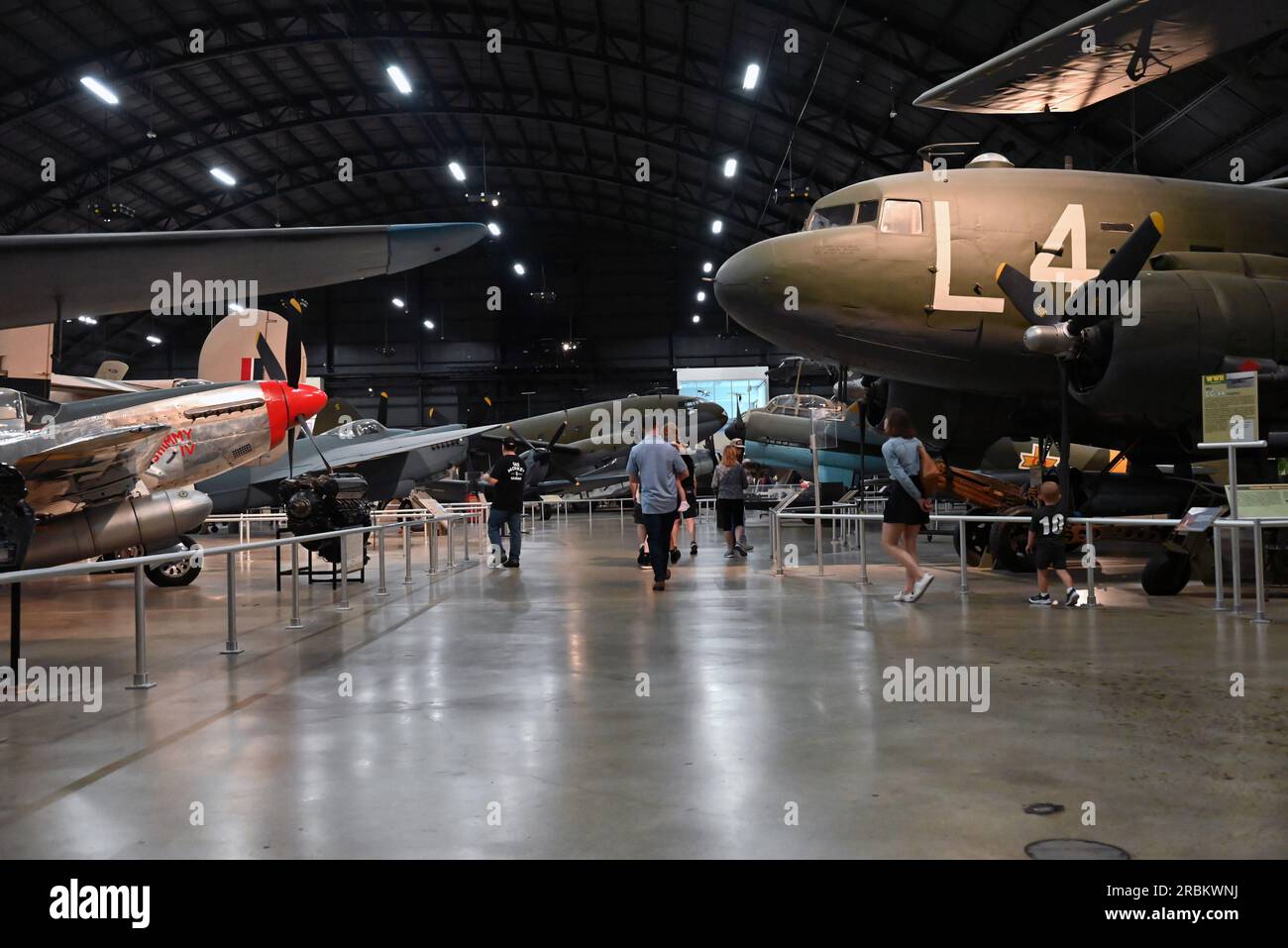 Das US Air Force National Museum in Dayton, Ohio, bietet einen Blick über den Aufhänger aus dem Zweiten Weltkrieg. Stockfoto