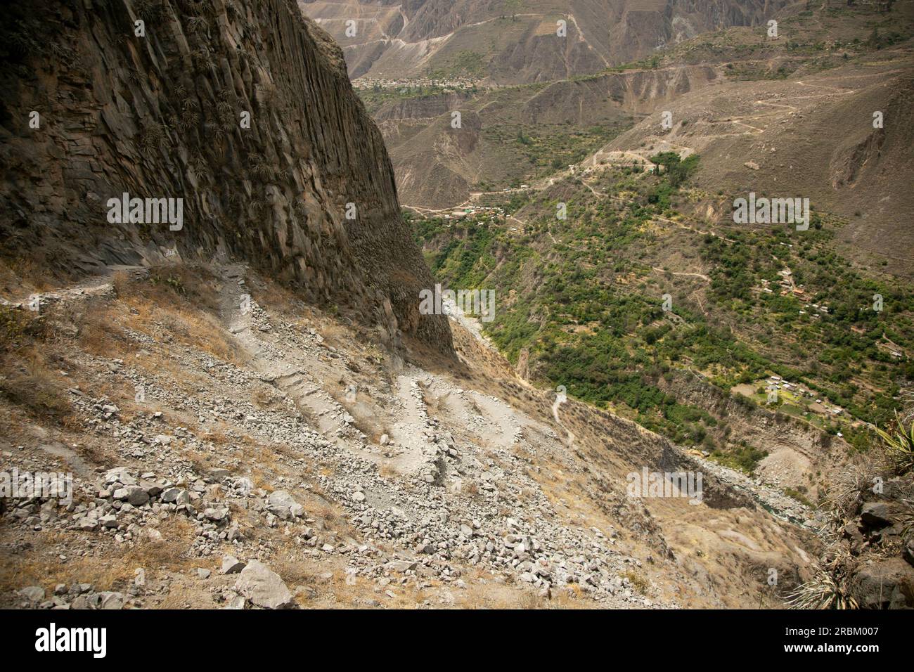 Blick auf San Juan de Chuccho bei einem Spaziergang durch den Colca Canyon in Peru. Stockfoto