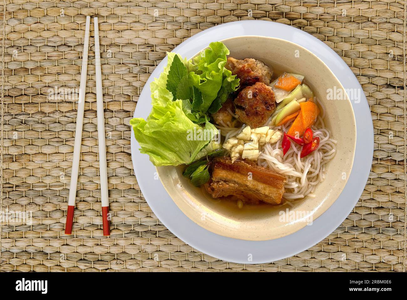Bun Cha ist in Vietnam sehr berühmt. Der Name dieses Gerichts ist mit dem Namen von Präsident Obama verbunden. 越南旅游, वियतनाम पर्यटन, 베트남 관광, ベトナム観光 Stockfoto