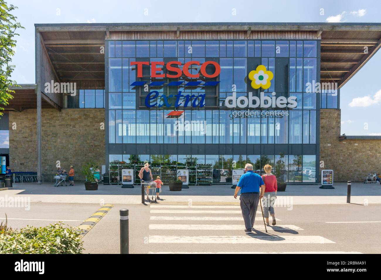 Dobbies Garden Centre im Tesco Extra Supermarkt in King's Lynn. Stockfoto