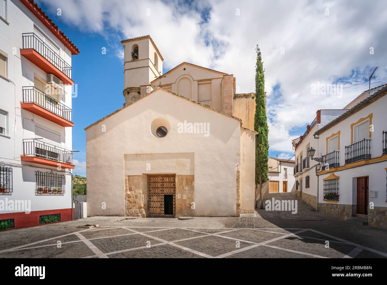 Kirche La Encarnacion Fassade - Setenil de las Bodegas, Andalusien, Spanien Stockfoto