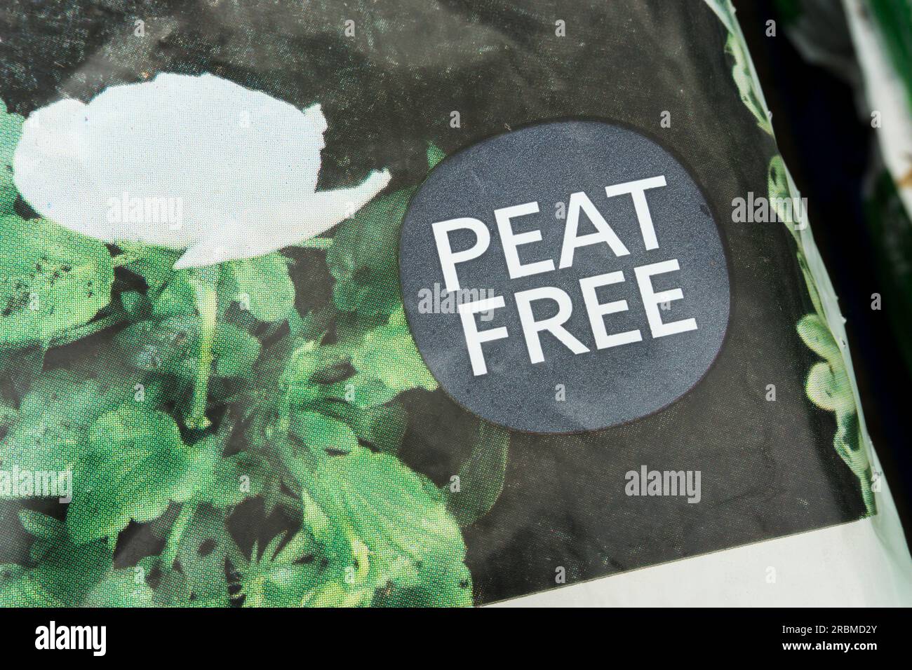 Torffreies Etikett auf einer Komposthülle zum Verkauf in einem Gartencenter. Stockfoto