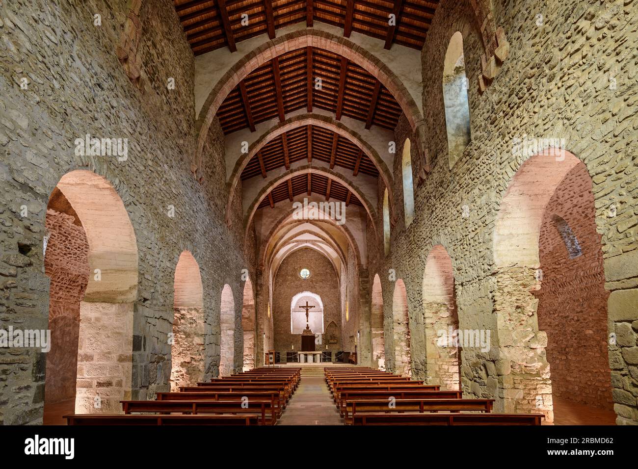 Romanische Kirche des Klosters Saint Michel de Cuxa, Abbaye Saint Michel de Cuxa, Prades, Pyrenäen, Frankreich Stockfoto