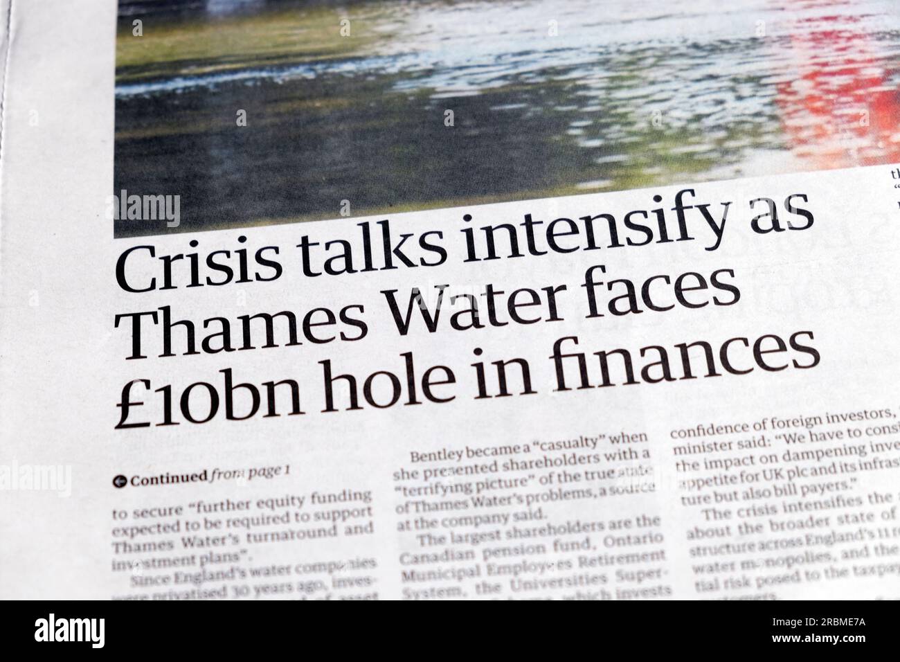 "Die Krisengespräche werden intensiver, da Thames Water mit einem Loch in den Finanzen von 10bn Millionen Pfund konfrontiert ist." Guardian, Schlagzeile Umweltkrise 29. Juni 2023 iEngland Großbritannien Stockfoto