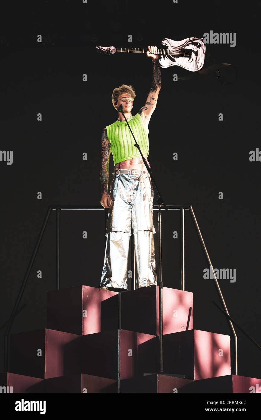 Spanien Rapper Colson baker machine gun kelly -Fotos und -Bildmaterial in hoher ...