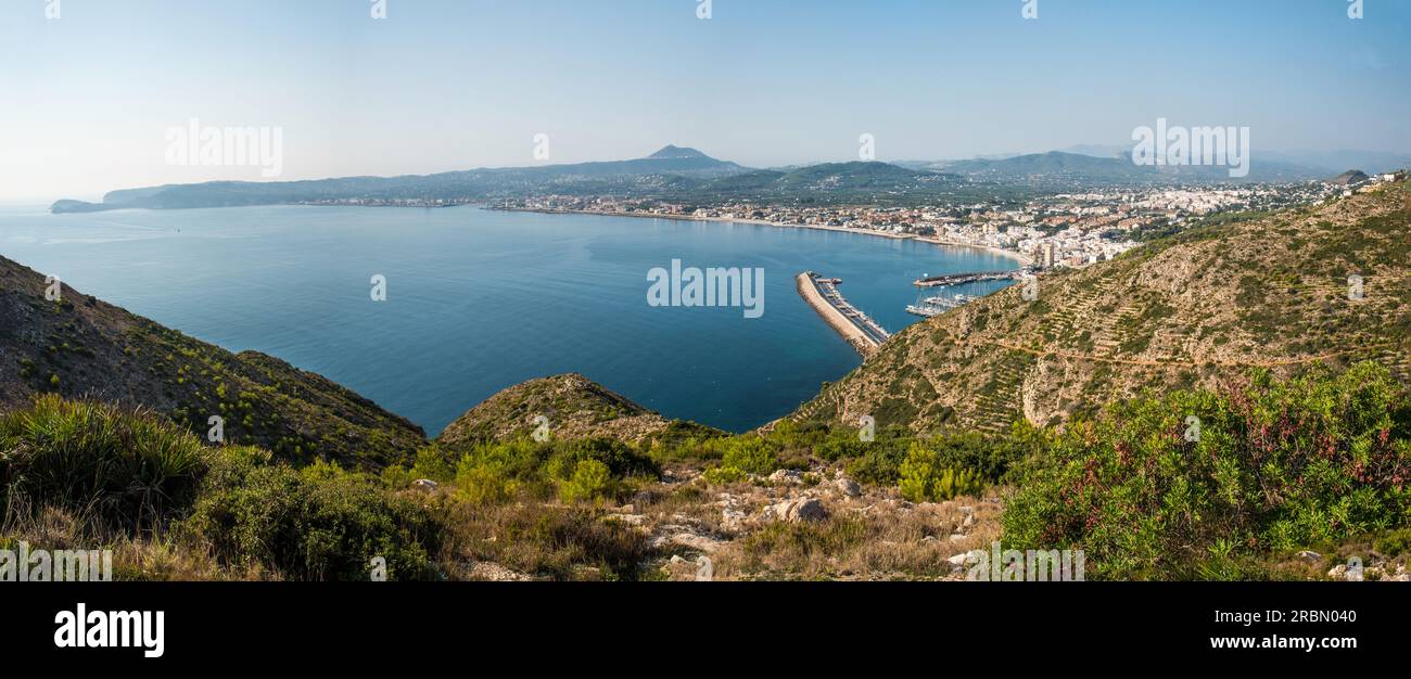 Javea Bay von Cabo San Antonio, Costa Blanca, Spanien aus gesehen Stockfoto