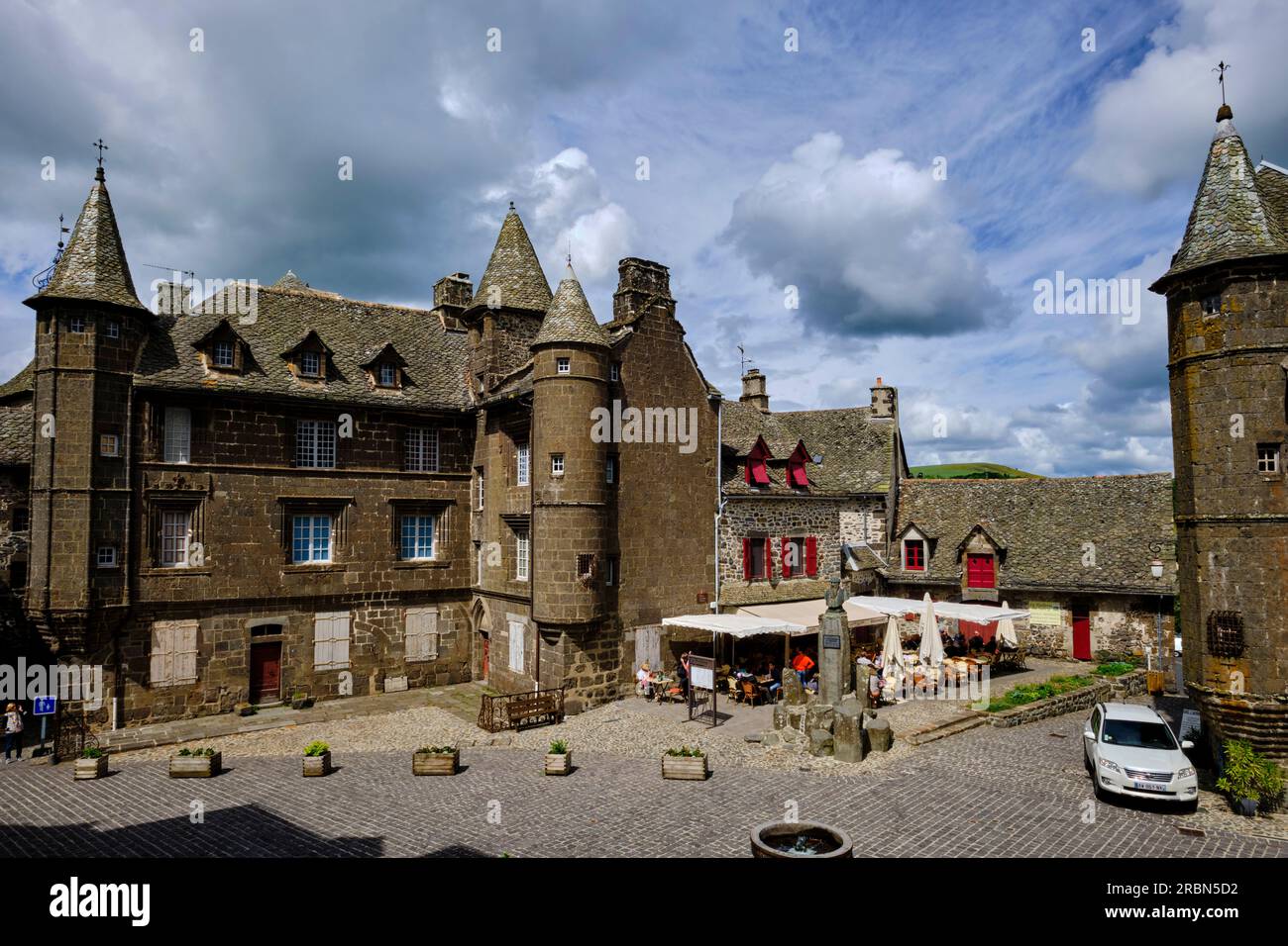 Frankreich, Cantal, Auvergne Volcanoes Regional Natural Park, Salers, die schönsten Dörfer Frankreichs Stockfoto