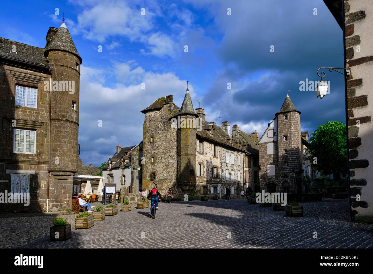 Frankreich, Cantal, Auvergne Volcanoes Regional Natural Park, Salers, die schönsten Dörfer Frankreichs Stockfoto