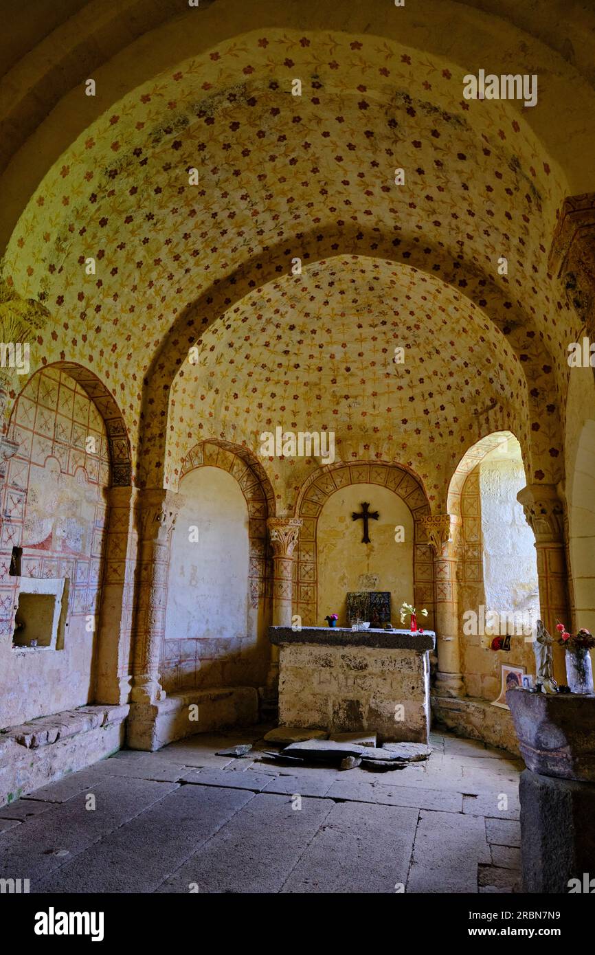 Frankreich, Kantal, Auvergne Volcanoes Regional Nature Park, Chastel-sur-Murat, Saint-Antoine Kapelle aus dem 12. Jahrhundert hoch oben auf einer Landzunge Stockfoto