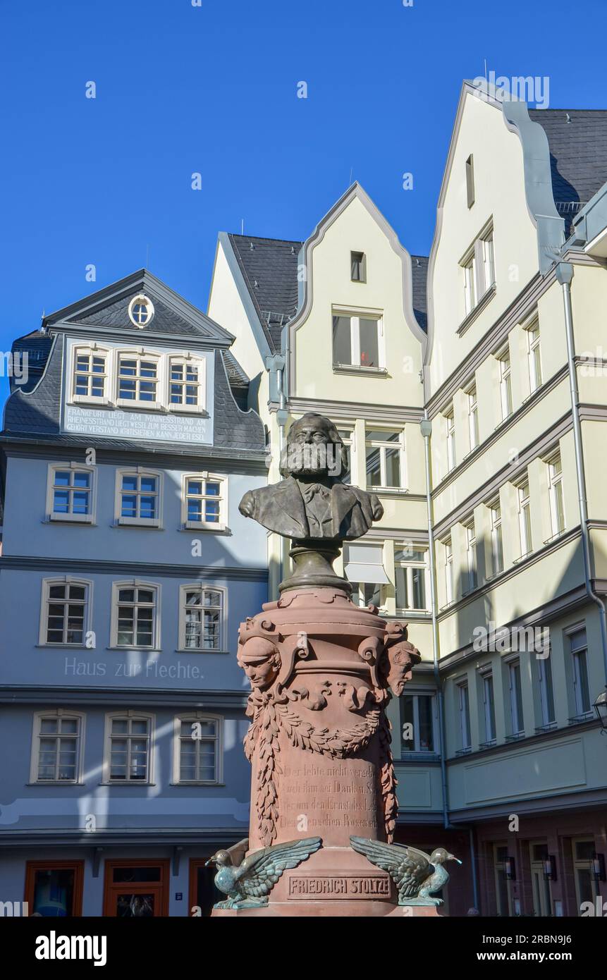 Frankfurt, Deutschland - Februar 24 2019: Statue von Friedrich Stoltze: "Frankfurt liegt am Mainesstrand am Rheinstrand und liegt Wesel, um besser zu werden Stockfoto