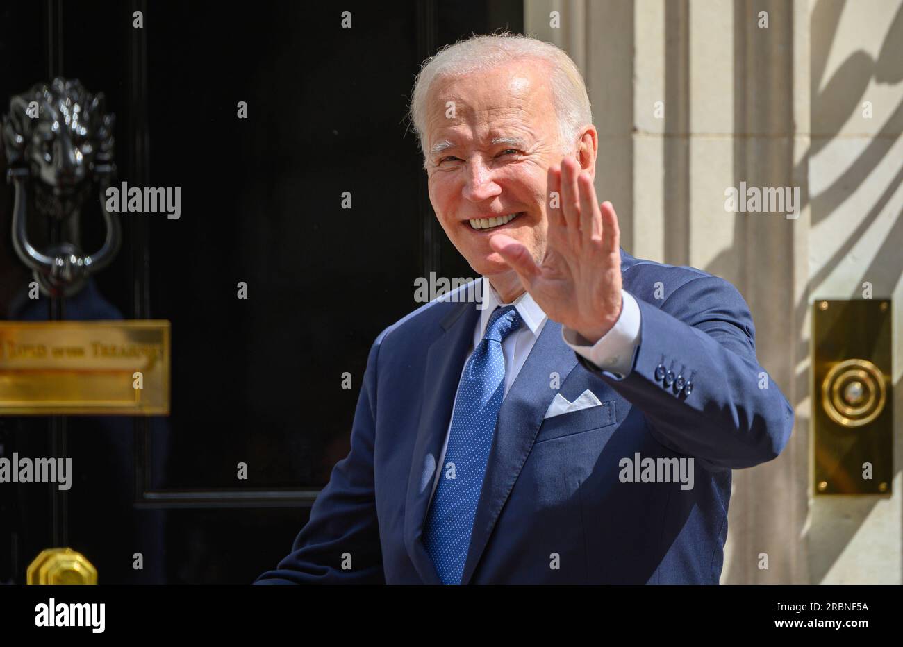US-Präsident Joe Biden trifft am 10. Juli 2023 in der Downing Street zu einem Treffen mit dem britischen Premierminister Rishi Sunak in Nummer 10 ein Stockfoto