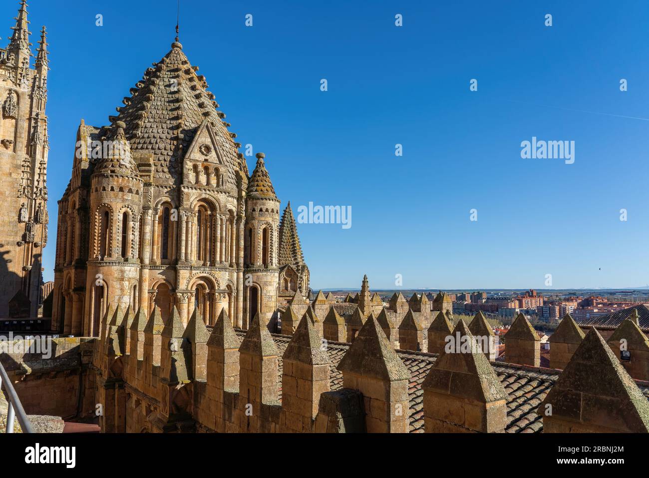 Kreuzungsturm (Torre del Galo) Salamanca Alte Kathedrale - Salamanca, Spanien Stockfoto